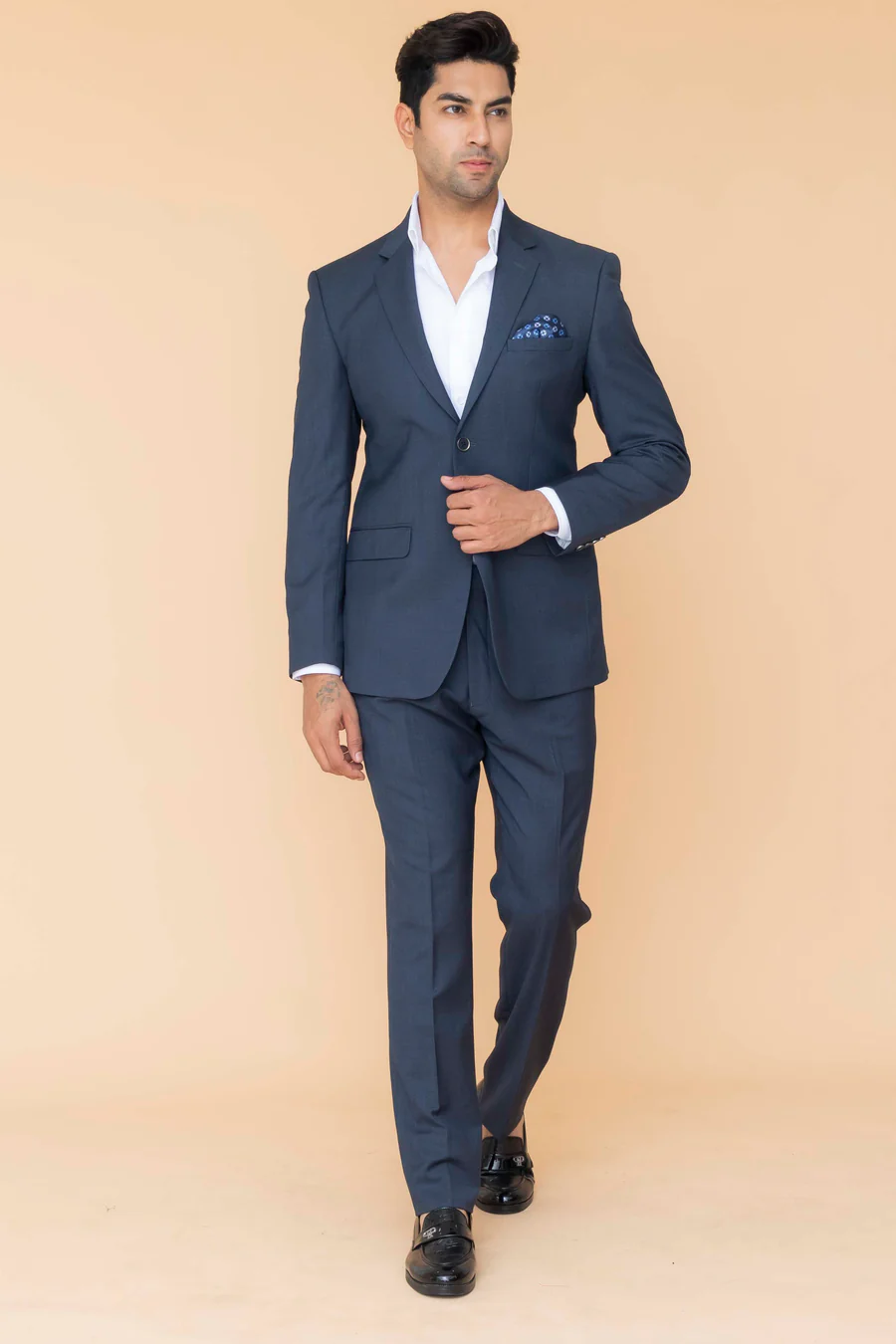 Best Business Suits Manufacturer, Supplier & Dealer in Delhi, Noida & Gurugram